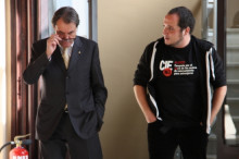 La foto del mes, conversa entre el president Mas i David Fernández al Parlament