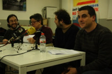 De dreta a esquerra, el portaveu adjunt de la CUP, Quim Arrufat, l'impulsor del manifest «Crida Constituent» David Caño i l'activista social Gabriela Serra