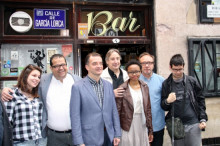El candidat d'ERC a l'alcaldia de Barcelona, Alfred Bosch, ha rebut el suport d'Avancem en un acte al bar Pastís