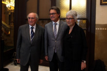El filòleg mallorquí Joan Veny, el president, Artur Mas, i la presidenta d'Òmnium Cultural, Muriel Casals