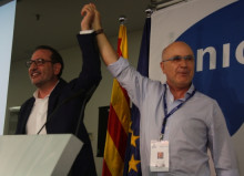 El somriure sorneguer de Duran i Lleida portant Espadaler a la derrota electoral