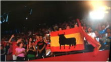 Celebració del campionat amb banderes espanyoles amb el "toro" mentre sona l'himne franquista