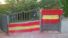 Pintada de la bandera espanyola al mur de la casa del regidor d'ERC de Cànoves Joan Carles Cusell