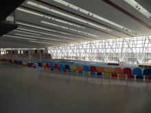 Vista parcial de l'interior de la pista coberta d'atletisme de Sabadell (Font: Viquipèdia)