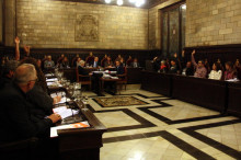 El plenari de Girona ha despullat a Felipe VI amb els vots de la CUP i ERC