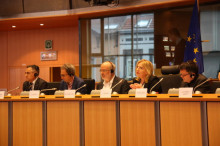 Ramon Tremosa (CDC), Jordi Valencià (Compromís), Josep Maria Terricabras (ERC), Liadh Ní Riada (Sinn Féin), Davyth Hicks (ELEN) i Josu Juaristi (Bildu)
