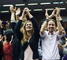 Galdón amb Pablo Iglesias durant un míting de Podemos a Barcelona