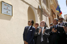 Imatge de la inauguració de la seu de la representació de la Generalitat a l'Alguer, a càrrec de l'aleshores vicepresident català, Josep-Lluís Carod-Rovira