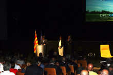 Carles Puigdemont ha intervingut al final de l'acte, juntament amb el secretari general de Diplocat, Albert Royo, i l'alcaldessa de Sant Cugat, Mercè Conesa