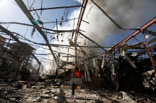 El resultat d'un bombardeig liderat per l'Aràbia Saudita al Iemen el mes passat