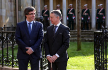 El president Puigdemont amb el lehendakari Urkullu a Gernika
