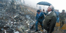L'aleshores ministre Trillo i el seu homòleg turc al punt on es va estavellar l'avió