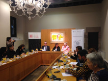 Imatge de l'esmorzar de la FOCIR, amb Ana Stanič parlant