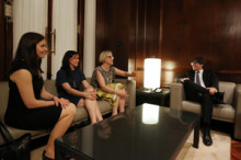 Puigdemont, amb les tres diputades