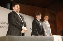 El president de la Generalitat, Carles Puigdemont, el vicepresident, Oriol Junqueras, i el conseller d'Exteriors, Raül Romeva