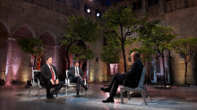 Moment de l'entrevista Puigdemont-Junqueras amb el director de TV3, Vicent Sanchís