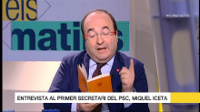 Miquel Iceta llegint la constitució espanyola en directe