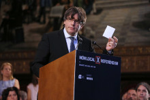 Carles Puigdemont durant la seva intervenció en l'acte 'Món local pel referèndum'