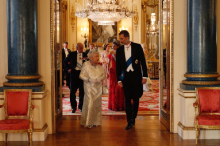 El Rei Felip IV i la Reina Isabel II durant la seva visita al Regne Unit