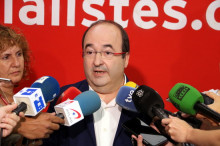Primer secretari del PSC, Miquel Iceta, atenent els mitjans de comunicació
