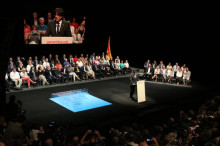 Imatge general de l'acte al TNC durant la intervenció del president de la Generalitat, Carles Puigdemont, amb les urnes a un costat