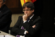 El president de la Generalitat, Carles Puigdemont, durant l'acte d'entrega el XXIX Premi Internacional Catalunya a Costa-Gavras