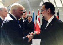 El president espanyol, Mariano Rajoy, saluda el president dels EUA, Donald Trump, a la cimera de l'OTAN el maig passat