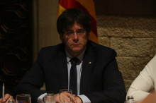 El president de la Generalitat, Carles Puigdemont, en un moment de la reunió del gabinet de crisi