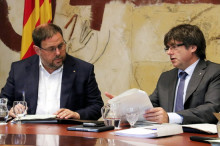 El vicepresident i conseller d'Economia, Oriol Junqueras, i el president de la Generalitat, Carles Puigdemont