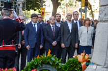 El president de la Generalitat, Carles Puigdemont durant l'ofrena a Rafael Casanovas