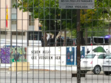 Imatge de la policia dins l'Institut Martí Franquès de Tarragona