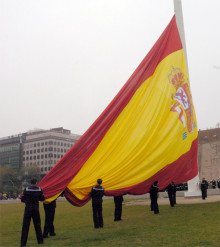plaça colon colom rojigualda bandera