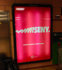 Imatge d'una de les publicitats al Metro de Barcelona