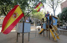 nens, infants, menors, banderes, espanyoles, estanqueres, adoctrinament