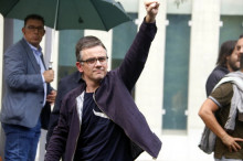 Imatge de Josep Maria Jové, secretari general, aixecant el puny un cop fora de la Ciutat de la Justícia, el 22 de setembre