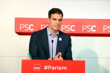 Pla mig del secretari general del PSOE, Pedro Sánchez, en roda de premsa el 9 d'octubre del 2017