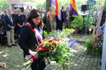 L'alcaldessa de París, Anne Hidalgo, en l'homenatge a Francesc Boix al cementiri Père Lachaise de París
