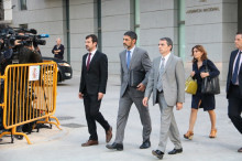 A l'esquerra de la imatge, el comissari Ferran López, acompanyant a declarar el major Trapero a l'Audiència Nacional