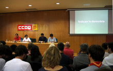 Adherits i membres del grup impulsor de la Taula per la Democràcia, en la reunió de la plataforma que s'ha fet el 17 d'Octubre de 2017 a la seu de CCOO a Barcelona