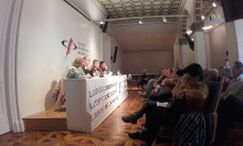Imatge de l'acte de La Crida amb Núria Camps, Àngel Colom, Carles Riera i Enric Marín