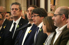 El president de la Generalitat, Carles Puigdemont, en intervenir davant d'alcaldes, diputats i consellers després del ple