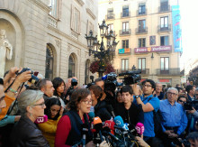 Eulàlia Reguant en roda de premsa a les portes de l'Ajuntament de Barcelona