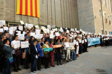 Treballadors de la Generalitat a Girona protestant davant de la seu aquest