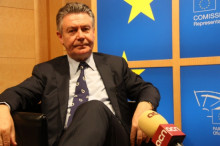 Karel de Gucht durant l'entrevista amb l'ACN