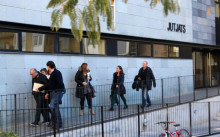 Les mestres i el director del col·legi Albert Vives de la Seu d'Urgell sortint del jutjat