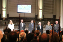 La presidenta de l'AMI, Neus Lloveras, amb Puigdemont i els quatre consellers destituïts pel govern espanyol que són a Bèlgica
