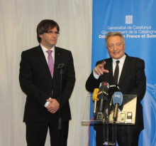 El president de la Generalitat, Carles Puigdemont i el delegat del Govern de la Generalitat a França i Suïssa, Martí Anglada