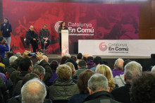 Imatge general de la intervenció de l'alcaldessa de Barcelona, Ada Colau, en l'assemblea de Catalunya en Comú