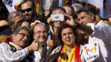 Iceta, Millo, Montserrat i Albiol fent-se una autofoto abans de la manifestació 'Tots Som Catalunya!' de SCC