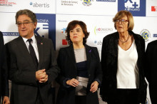 Anna Balletbò amb la vicepresidenta del govern espanyol, Soraya Sáenz de Santamaría, i el delegat de l'Estat a Catalunya, Enric Millo